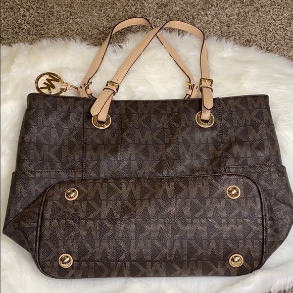 Authentic MICHAEL Michael Kors MK Signature Tote - Picture 2 of 13